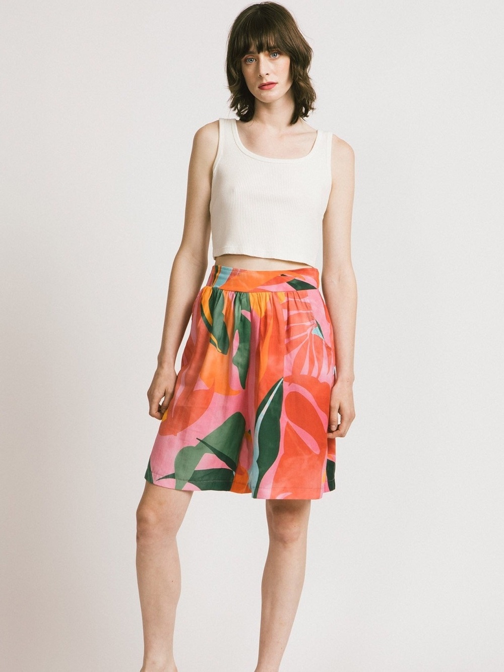 ALLISON WONDERLAND GRENADA SHORTS -
ROSE FLORAL size 6